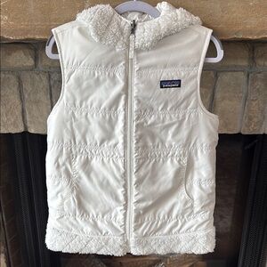 Patagonia Reversible White Fleece-Lined Quilted winter ski Vest with hood. S/M